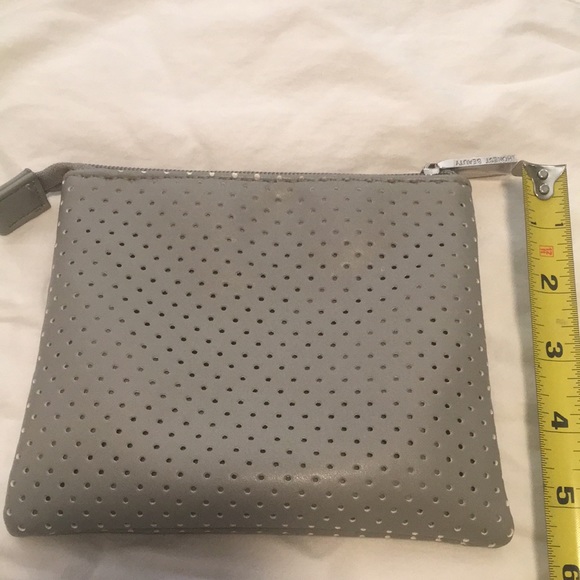 Honest beauty zippered pouch - Picture 9 of 9